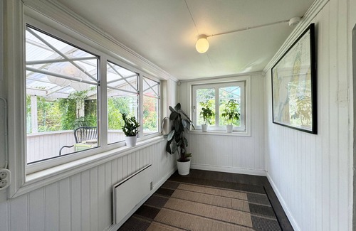 Vanersborg Municipality Ski Chalet | Charming Cottage by Lake Vänern, Frändefors | SE17013