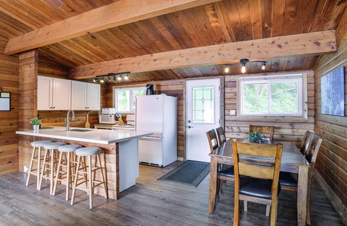 Severn Cottage | Charming Cottage on water in Severn Falls