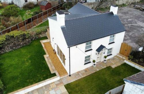 Coychurch House | Charming Cottage close to M4 Bridgend
