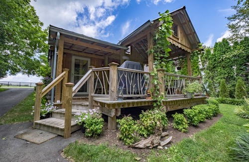 Midway House | Charming Cottage Conveniently Located In The Heart Of Horse And Bourbon Country