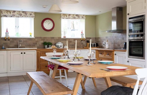 Eartham House | Charming Cottage for 10 in Heart of South Downs