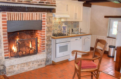 Cour-Cheverny Cottage | Charming Cottage for 5 with Terrace, Near Loire Castles, Pet Friendly, Internet, Baby Amenities
