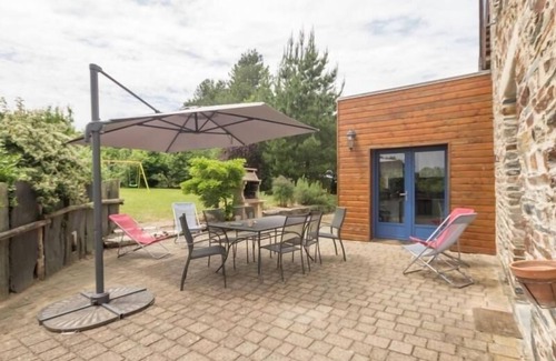 Guemene-Penfao Cottage | Charming Cottage with Garden, Bikes, and Family Amenities in Quiet Callac