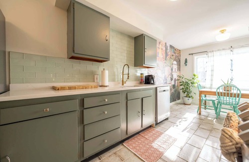North Kessler Manor House | Charming Cottage - Game Room - Yard