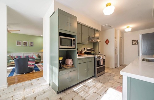 North Kessler Manor House | Charming Cottage - Game Room - Yard