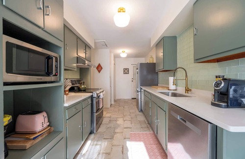 North Kessler Manor House | Charming Cottage - Game Room - Yard