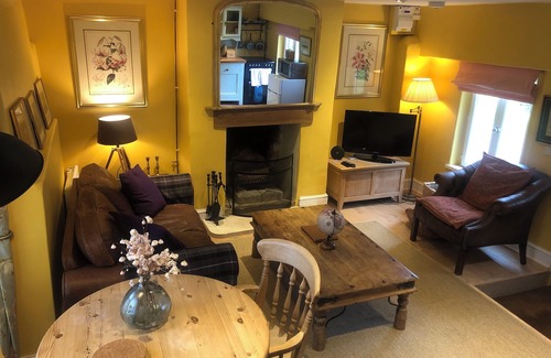 Cliffe Pypard Cottage | Charming cottage with fabulous views.