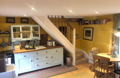 Cliffe Pypard Cottage | Charming cottage with fabulous views.