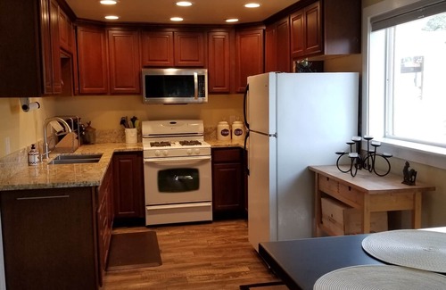 Napa House | Charming Cottage/Guest House 2 miles from Downtown Napa