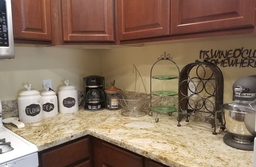 Napa House | Charming Cottage/Guest House 2 miles from Downtown Napa
