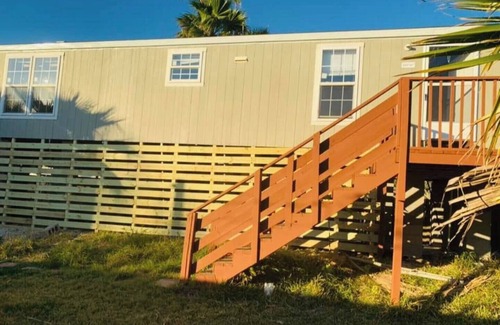 Dickinson House | Charming Cottage I on Dickinson Baynn