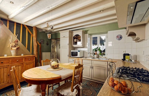 Gimnee Cottage | Charming cottage in a farm with views