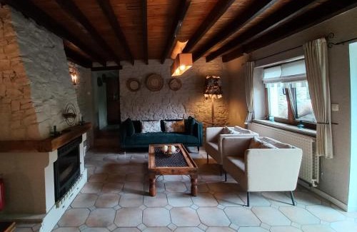 Gimnee House | Charming cottage in a farm with views