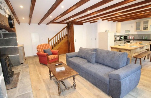 Moussages Cottage | Charming Cottage in Auvergne's Volcanic Park – Fireplace, Terrace, Near Hiking & Skiing