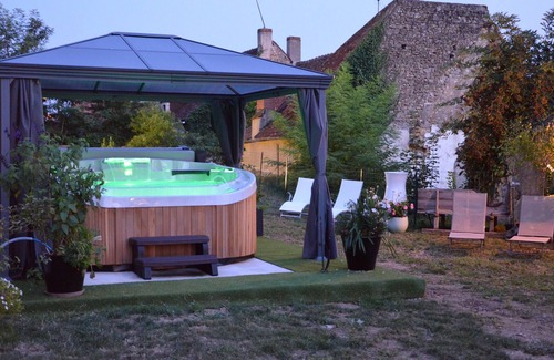 Le Blanc Cottage | Charming cottage in Berry with jacuzzi and terrace