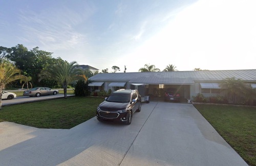 North River Shores Cottage | Charming cottage in delightful Stuart with AC, WiFi