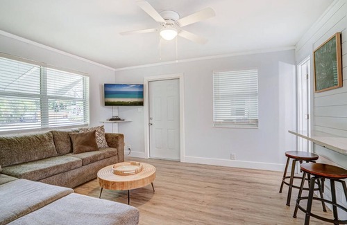 North River Shores Cottage | Charming cottage in delightful Stuart with AC, WiFi