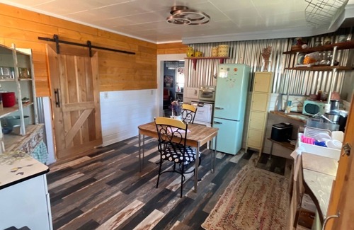 Caldwell House | Charming Cottage in Downtown Caldwell