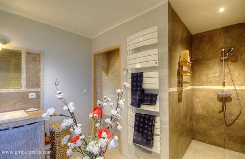 Ghisonaccia House | charming cottage in a soothing setting
