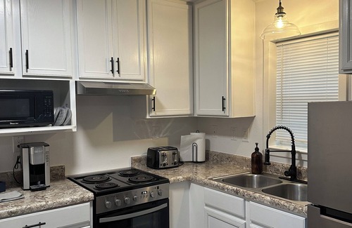 Freeport Cottage | Charming cottage in Freeport near the beaches. Enjoy your stay