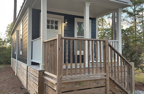 Freeport Cottage | Charming cottage in Freeport near the beaches. Enjoy your stay