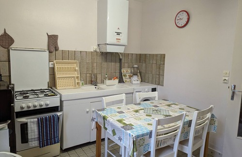 Villemurlin Cottage | Charming Cottage in Tranquil Village with Private Parking and Baby Equipment