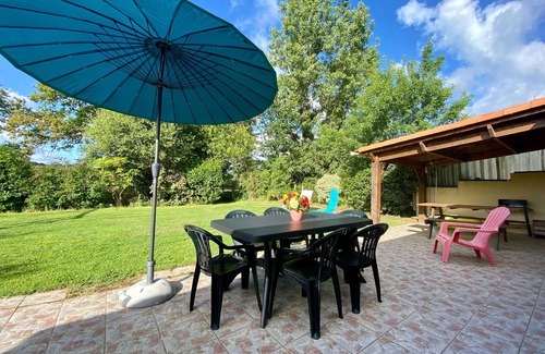 Frossay Cottage | Charming Cottage in Frossay: Countryside, Family-Friendly, Wi-Fi, Garden, Terrace, Near Pornic