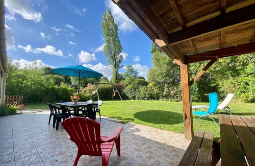 Frossay Cottage | Charming Cottage in Frossay: Countryside, Family-Friendly, Wi-Fi, Garden, Terrace, Near Pornic