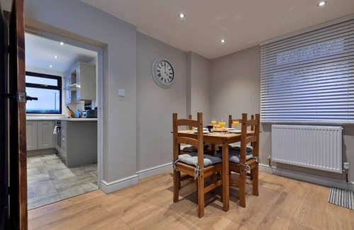 Cauldon Low Cottage | Charming cottage in Kingsley, No deposit