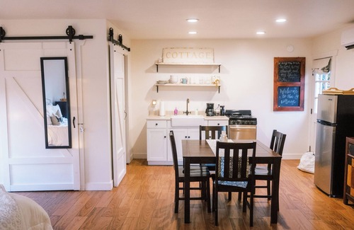 Lynchburg Cottage | Charming cottage in Lynchburg close to the Blue Ridge Mountains & Liberty U