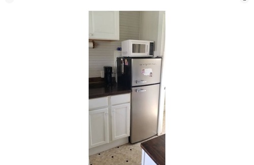 Gay Cottage | Charming cottage in lovely LeRoy with WiFi and AC