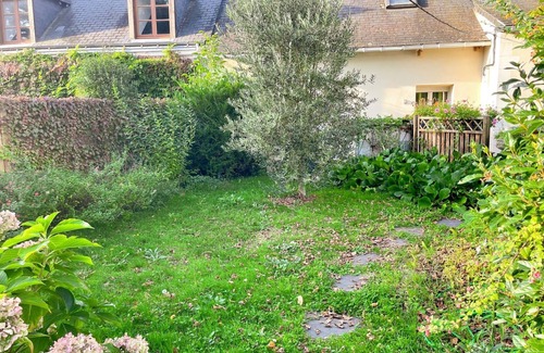 Montbazon Cottage | Charming cottage in Montbazon with terrace, garden, and parking
