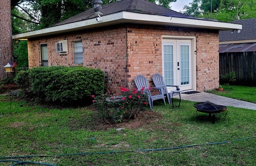 Hammond House | Charming cottage in marvelous Hammond with AC, WiFi