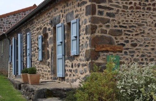 Ouides Cottage | Charming Cottage in Ouides: Fireplace, Garden, Hiking Nearby