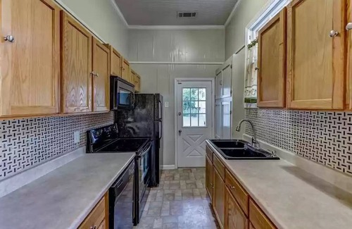 Vicksburg Cottage | Charming cottage in the heart of the city!