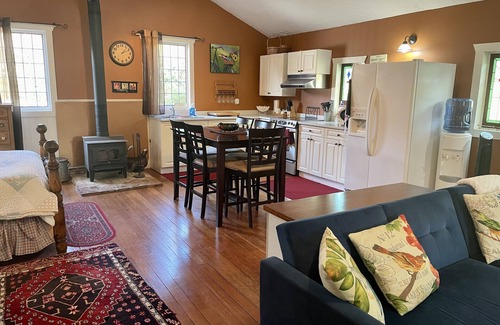 Yellow Point Cottage | Charming Cottage in the Country