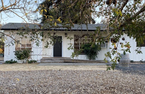 Napa House | Charming Cottage in the Napa Valley-Vineyard Views