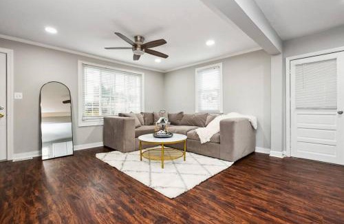 Ellicott City Apartment | Charming Cottage in Central Location*Near BWI*