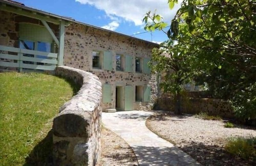 Vernassal Cottage | Charming Cottage in Vernassal with Courtyard and Nearby Attractions