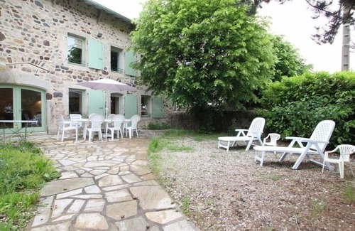 Vernassal Cottage | Charming Cottage in Vernassal with Courtyard and Nearby Attractions