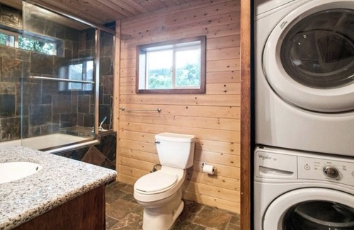 Chico Cottage | Charming cottage in welcoming Chico with WiFi, AC