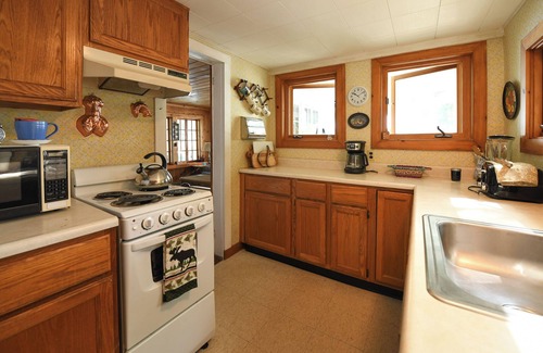 Bridgton Cottage | Charming cottage just 12' from the water's edge with gorgeous sunrise views!