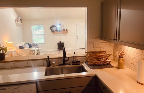 Spring House | Charming cottage like home in gorgeous Houston 18 min IAH airport The Woodlands
