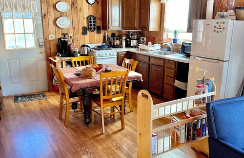 Hubbardton Cottage | Charming cottage located on peaceful Lake Bomoseen