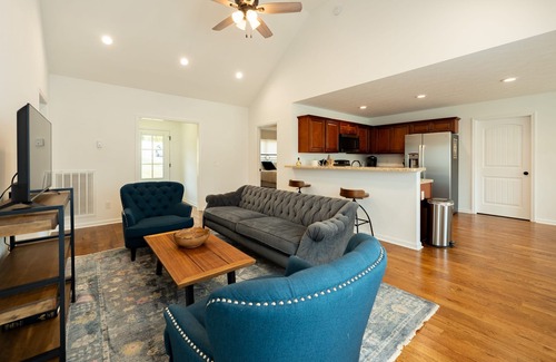 Culleoka Cottage | Charming Cottage located 15 minutes from Columbia, TN