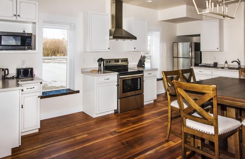Hillside Cottage | Charming Cottage-Mountain & Valley Views-Dark Sky