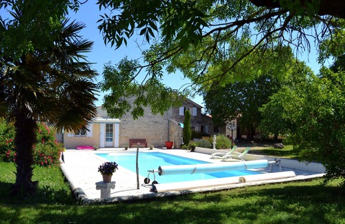 Ardillieres House | charming cottage near La Rochelle, heated salt pool