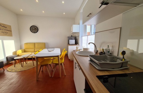 La Vernelle Cottage | Charming Cottage Near Beauval Zoo & Loire Castles - Private Courtyard & Bike Access