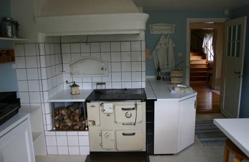 Hallstavik House | Charming cottage near the sea