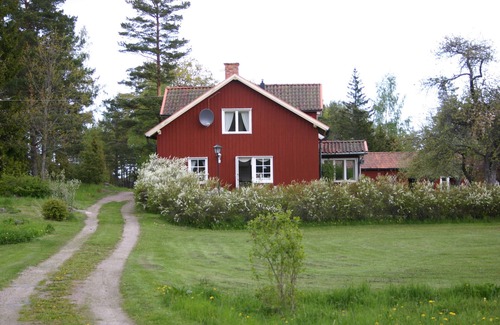 Hallstavik House | Charming cottage near the sea